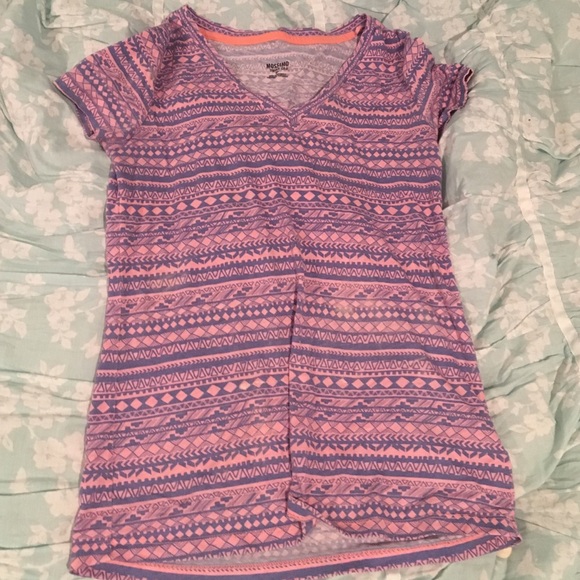 Tribal pattern v neck tee - Picture 1 of 3