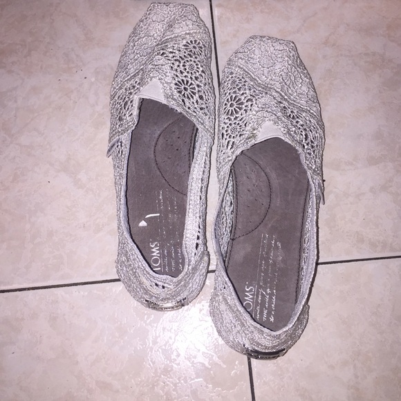 New TOMS Silver multi colors size 6 - Picture 2 of 4