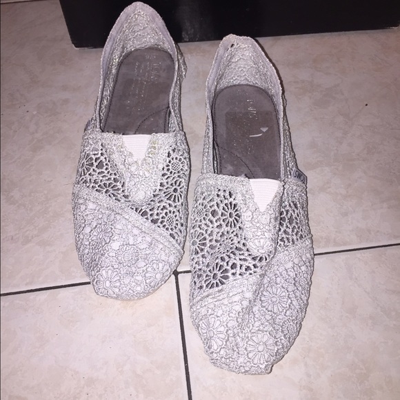 New TOMS Silver multi colors size 6 - Picture 3 of 4