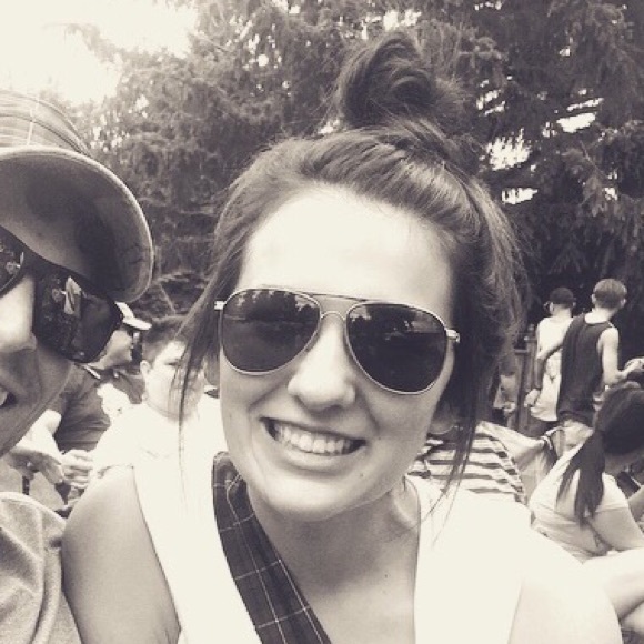 Meet your Posher, Amy - Picture 1 of 2