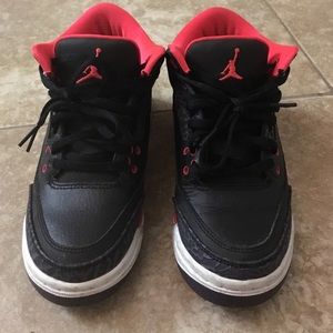 RARE Kids Jordan Crimson 3s. Size 3.5