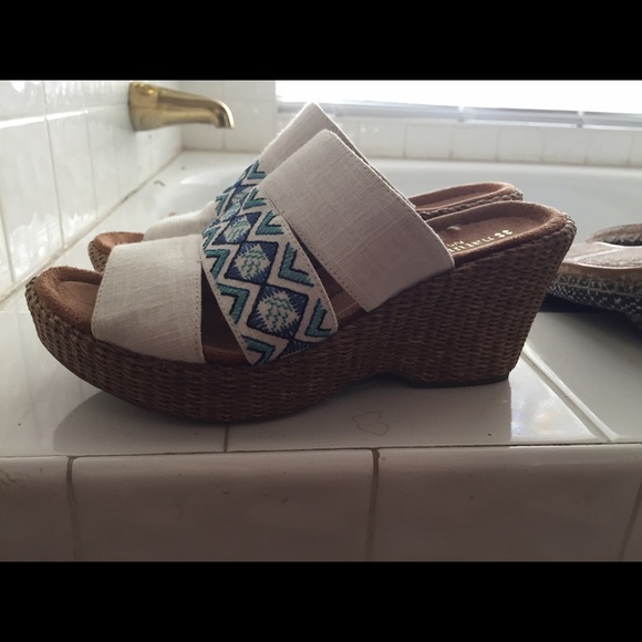 Naturalizer Women's size 6 Wedges