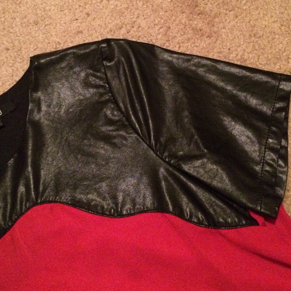 Red and black blouse - Picture 2 of 3