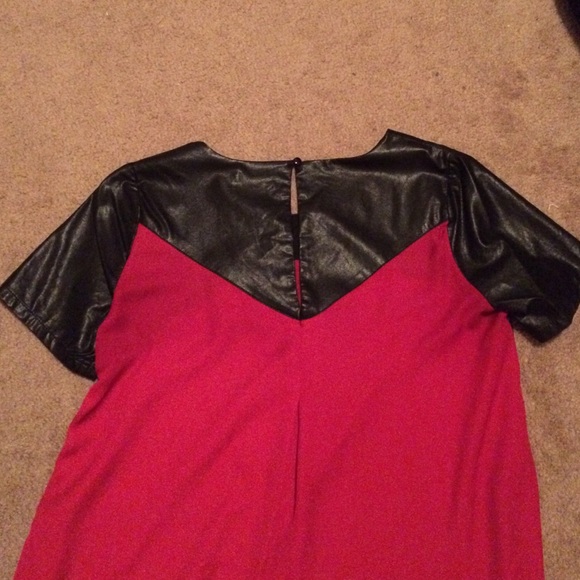 Red and black blouse - Picture 3 of 3