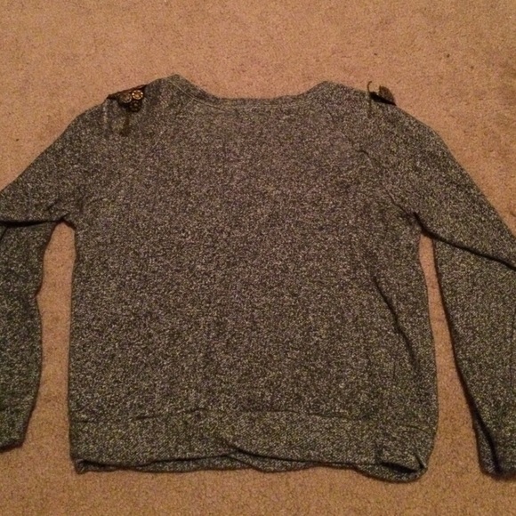 Gray sweater - Picture 4 of 4