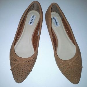 Perforated flat shoes in cognac
