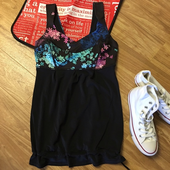 Lululemon Top (Black with Flower 💐 design)