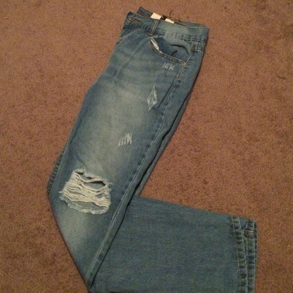 Ripped blue jeans - Picture 2 of 3