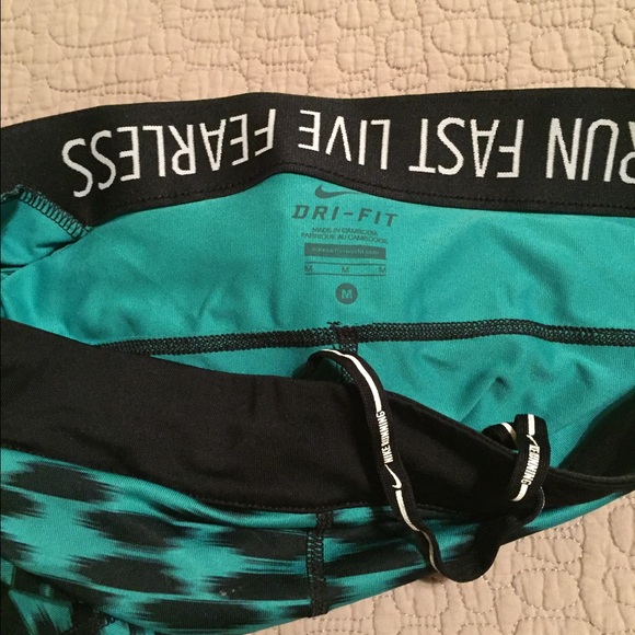 Nike DriFIT Capris. Like new.