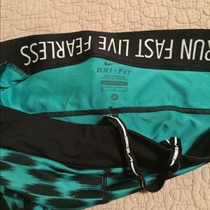 Nike DriFIT Capris. Like new.