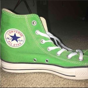 Green converse Size 8