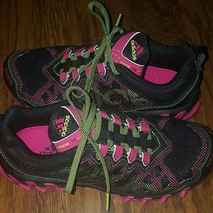 Excellent condition vigor 4 shoes