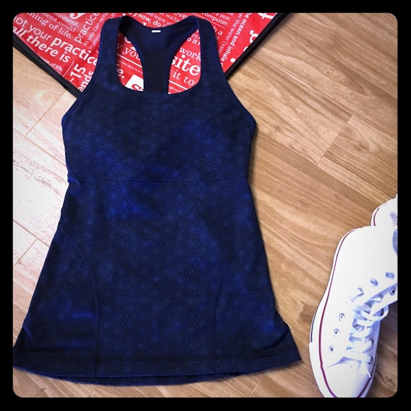 Lululemon Top (nice design) Navy color 💞