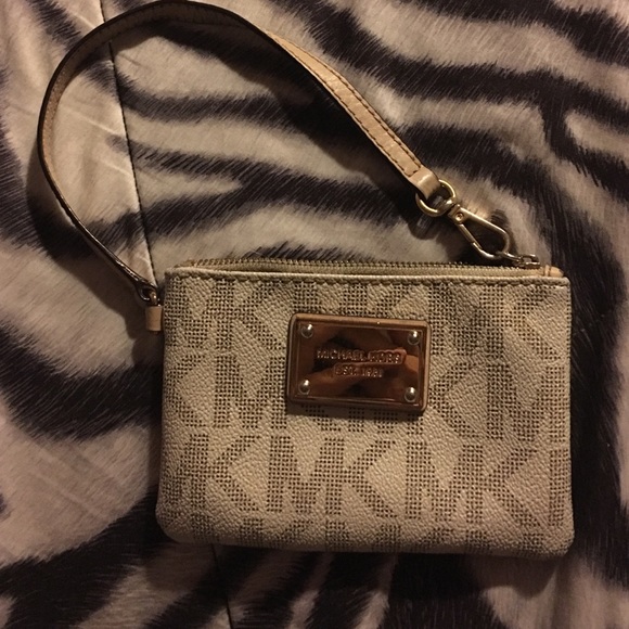 Michael Kors wrist-let!!!!love it! - Picture 1 of 2