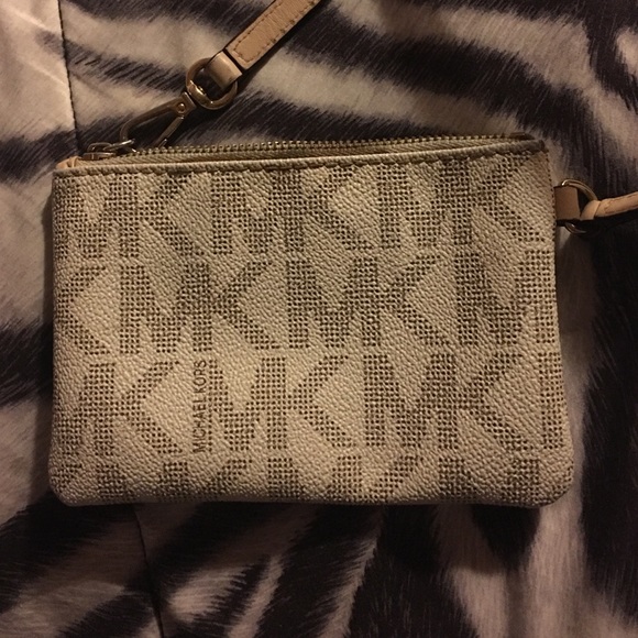 Michael Kors wrist-let!!!!love it! - Picture 2 of 2