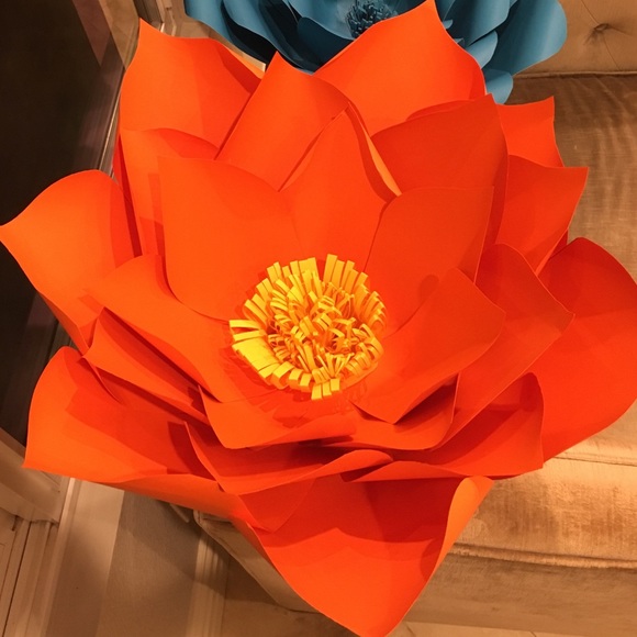 Giant paper Flowers - Picture 1 of 2
