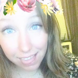 Meet your Posher, Cassandra