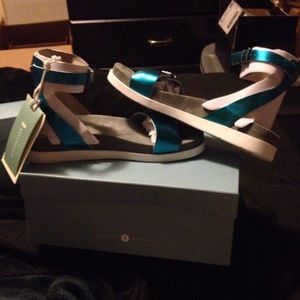 Revitalign size 9 sandals
