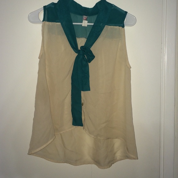 3 blouses - Picture 2 of 3