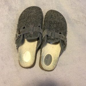 American eagle slip-ons
