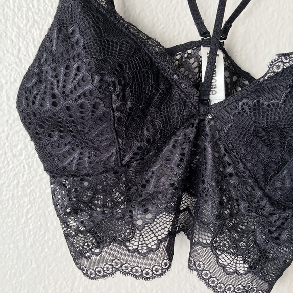 NWT Gorgeous Front T-Strap Lacy Bralette - Picture 2 of 4