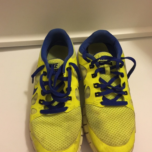 Tennis shoes