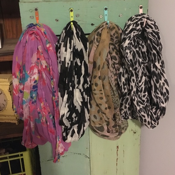 Bundle of 6 infinity scarves - Picture 1 of 2