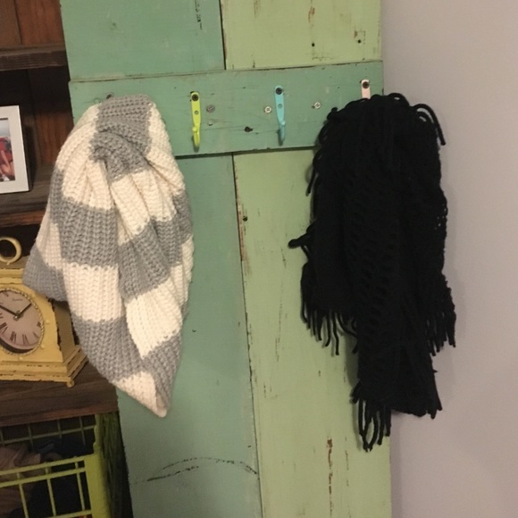 Bundle of 6 infinity scarves - Picture 2 of 2