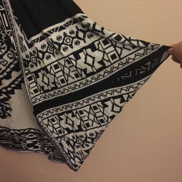 🙅🏽 Donated. Aztec Print Cardigan - Picture 3 of 4