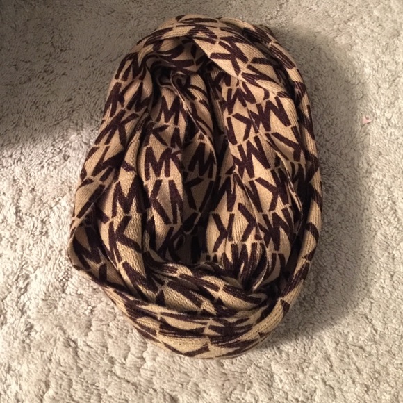 Michael Kors infinity scarf - Picture 2 of 2