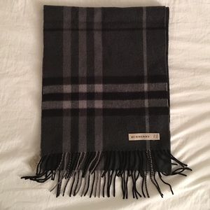 Burberry smoke check scarf