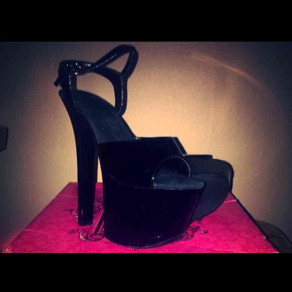 Open toed strapped patent platform heels