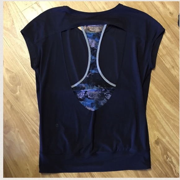 Lululemon Open back Top. Indigo color💕