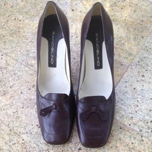 Bandolino Brown leather loafers heels. Size 6.5M