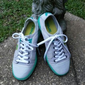 NWOT TEVA HIGH PERFORMANCE SPORT SNEAKERS