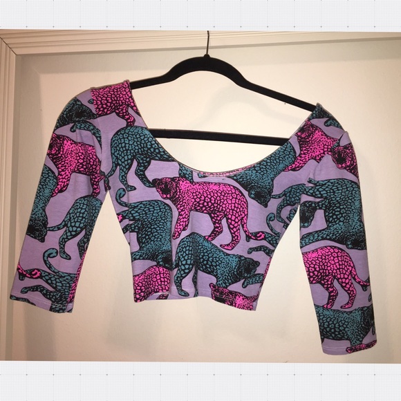 half-sleeved, multi-colored crop-top