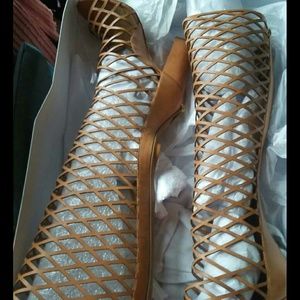 Last one left!!! Size 6.5. Offers welcomed