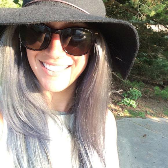 Meet your Posher, Val - Picture 2 of 7