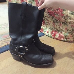 💘Mid Frye Harness Boots