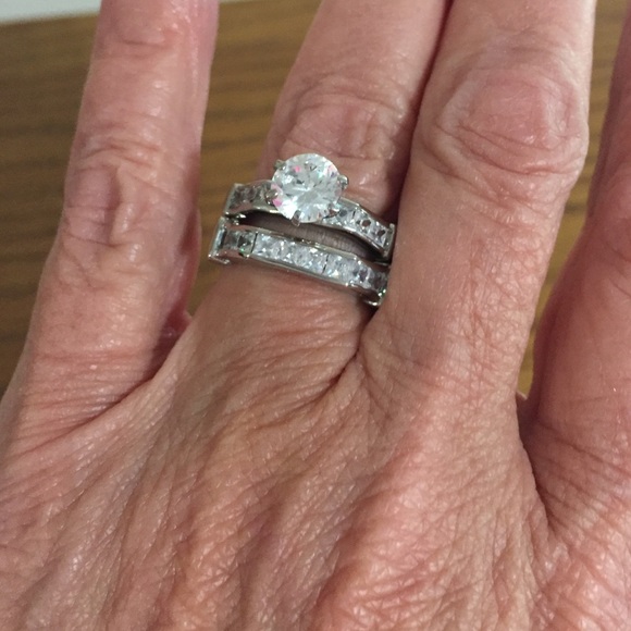 Jewelry - Last one 💗💗 Sz 7 Wedding set