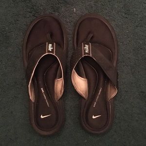Sz 9 Nike Sandals