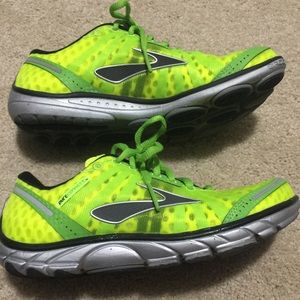 Brook womans running shoes
