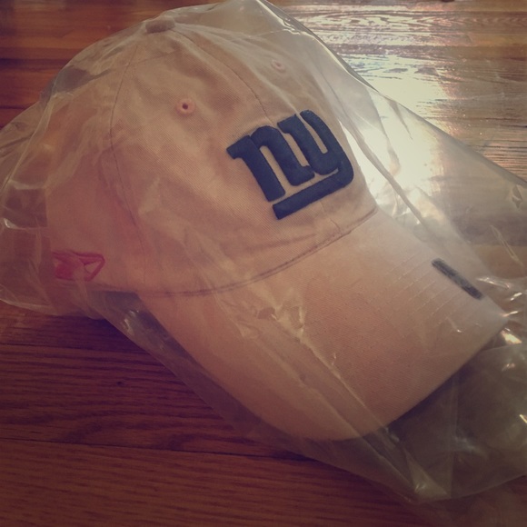 NWT Reebok NY Giants football cap Breast Cancer - Picture 1 of 4