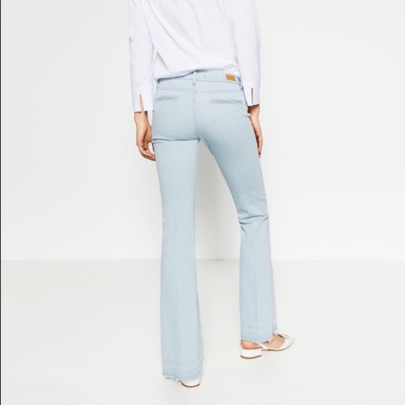 ZARA Mid-Rise Flared Jeans SZ 26 - Picture 2 of 3