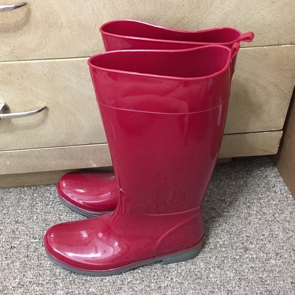 RAIN BOOTS!