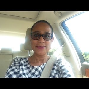 Meet your Posher, Roxanne