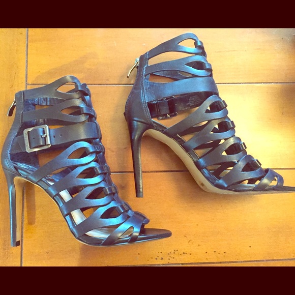 Vince Camuto Ombré lace up heel black size 5.5