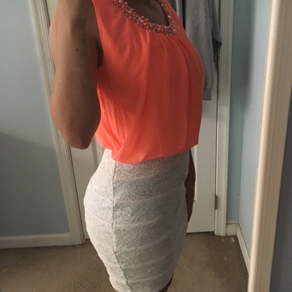 Formal dress - Picture 1 of 3