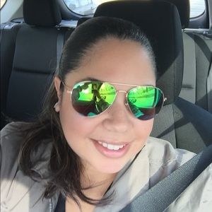 Meet your Posher, Esther