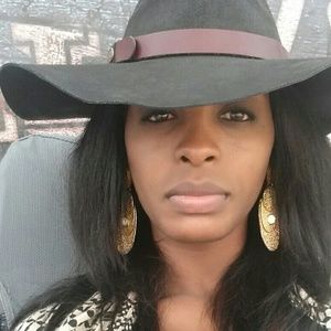 Meet your Posher, April